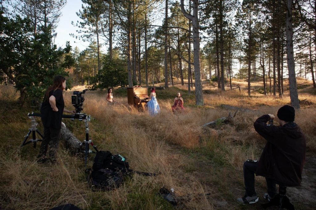 Videoaufnahmen mit Slider im Wald