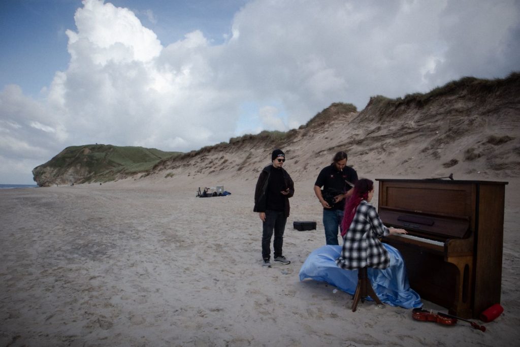 Vor kurzem hat uns die talentierte Marliina zum filmen mehrerer Musikvideos an die Nordsee mitgenommen.