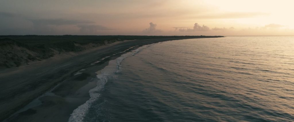Drohnenflüge über den Strand bei Sonnenuntergang – traumhaft!