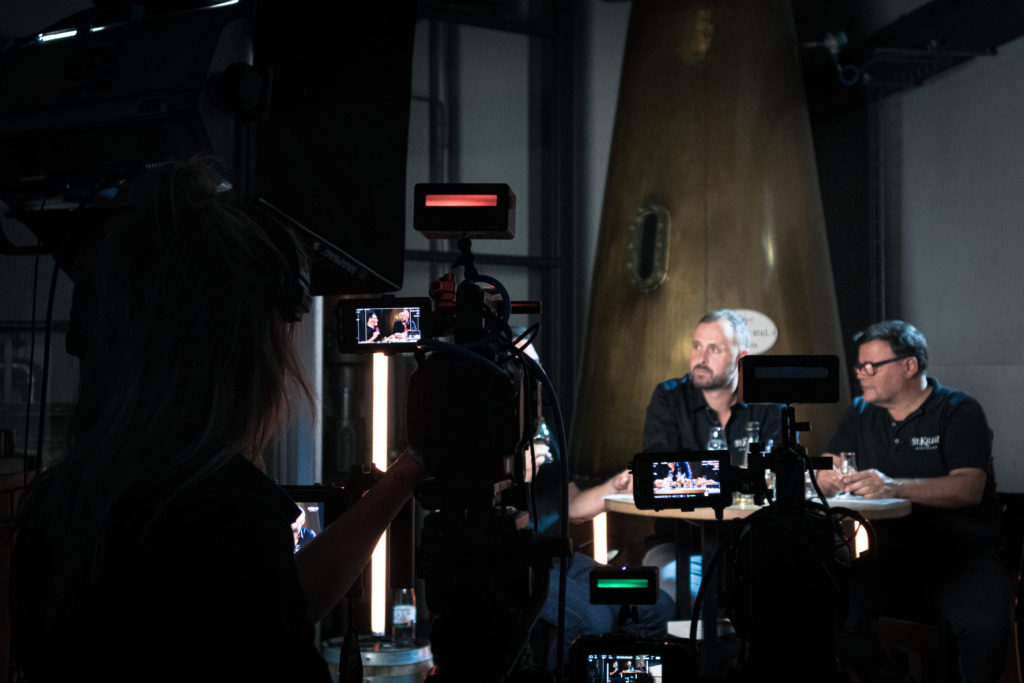 Wir sind immer noch geflashed. Über 1000 Zuschauer beim Online Whisky Tasting von St. Kilian Distillers - Single Malt Whisky Made in Germany mit dem großartigen Heinz Weinberger.