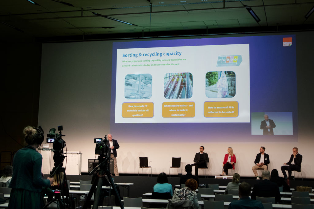 Paneldiskussion im Raum Brüssel der Fachpack 2022 in der NürnbergMesse