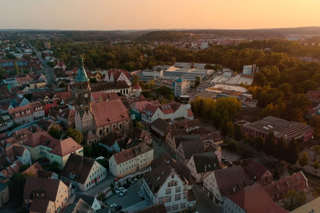 Drohnenaufnahme Stadt Roth Hauptmarkt Kirche