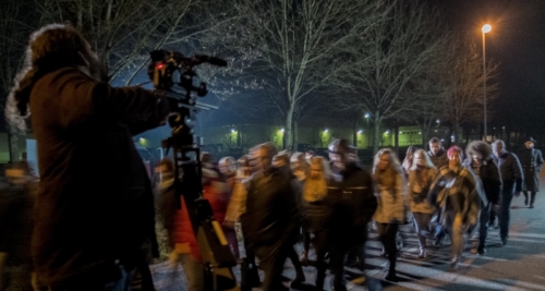 Ein Dreh mit vielen Statisten erfordert eine gute Planung, Koordination und Kommunikation zwischen allen Beteiligten.