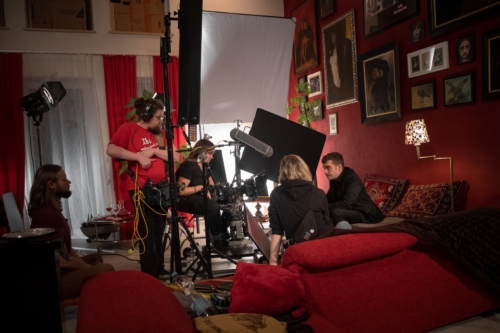 Wir sind stolz, den neuesten Kurzfilm mit Simon Begemann zu drehen - die ersten sechs Drehtage von sieben sind geschafft! Wir sind für Kameraarbeit und Lichtgestaltung verantwortlich.
