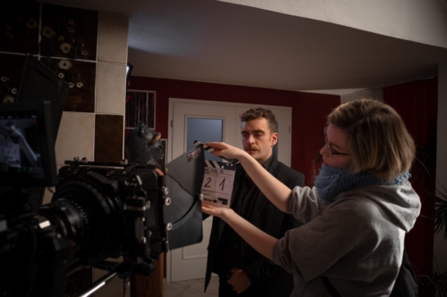 Wir sind stolz, den neuesten Kurzfilm mit Simon Begemann zu drehen - die ersten sechs Drehtage von sieben sind geschafft! Wir sind für Kameraarbeit und Lichtgestaltung verantwortlich.