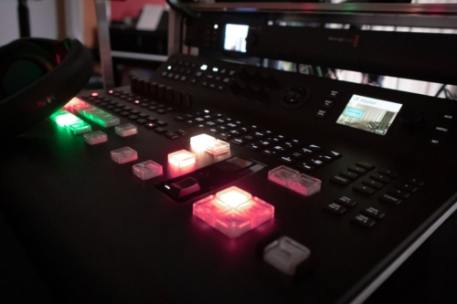 Wir haben in Bildmischer- und Streaming-Technik investiert und können ab sofort Live-Schnitt-Produktionen aus einer Hand anbieten.