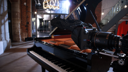 Ein Dreh bei Nacht erfordert eine sorgsame Planung von Equipment, Licht, Setdesign und Personal.