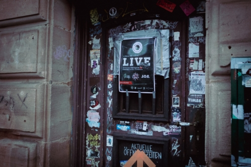 Wegen Corona geschlossen, doch trotzdem live: unsere kleine Kneipe Bela Lugosi.