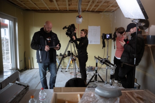 In einem Testimonialvideo für ninox wird direkt auf einer Baustelle gedreht.