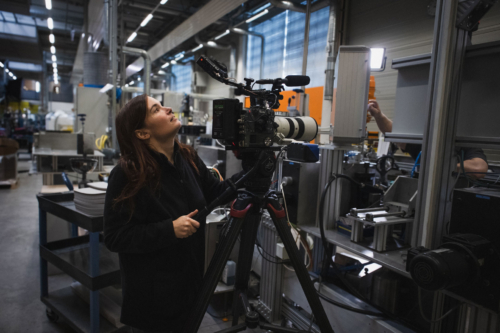 Dhana Fuchs beim filmen mit der Sony Burano
